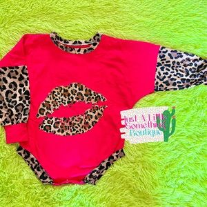 Leopard lips oversized bubble romper